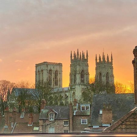 Churchill Two Bedroom Apartments With Free Parking And The Minster View 요크 외부 사진