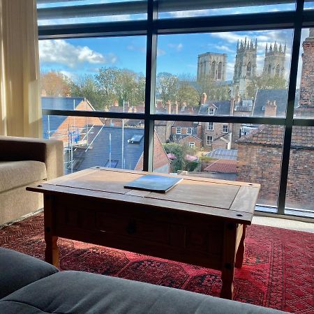 Churchill Two Bedroom Apartments With Free Parking And The Minster View 요크 외부 사진