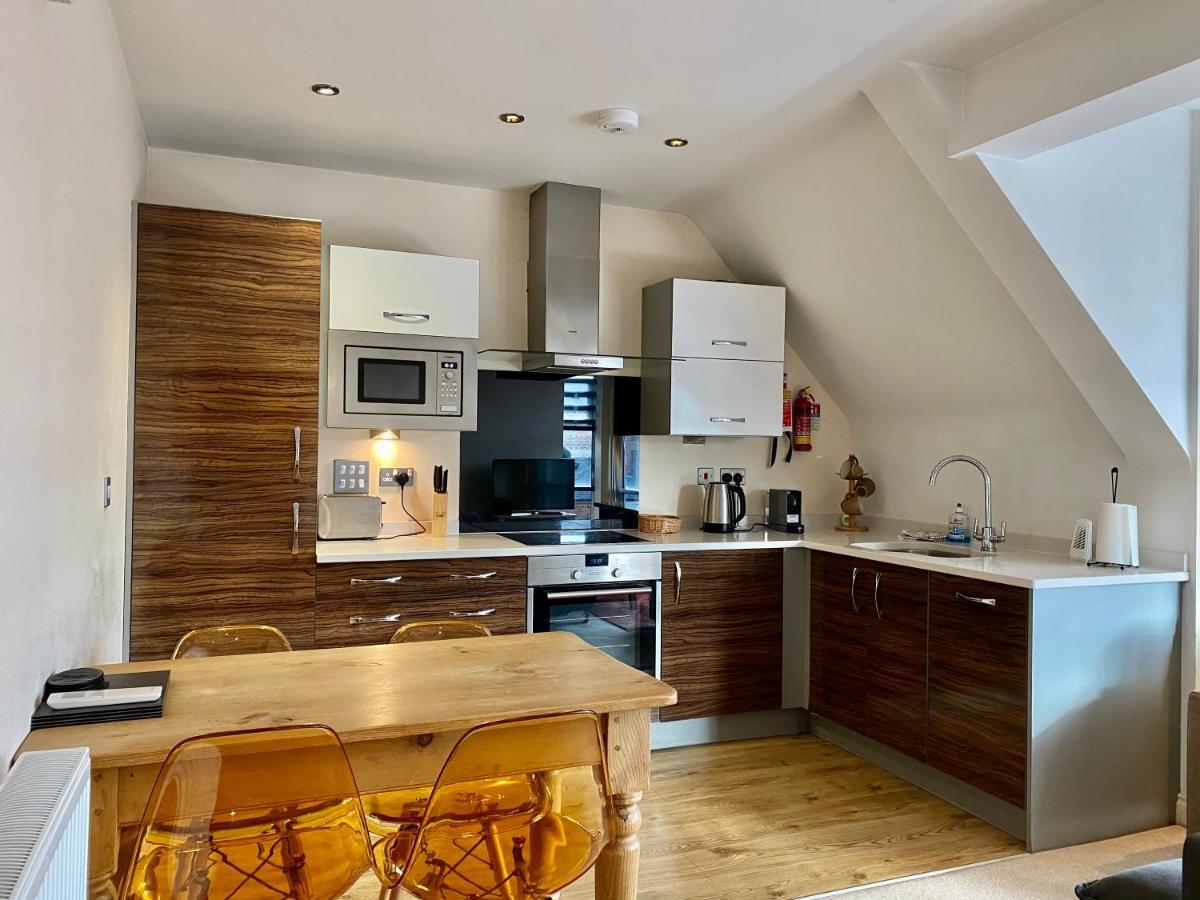 Churchill Two Bedroom Apartments With Free Parking And The Minster View 요크 외부 사진