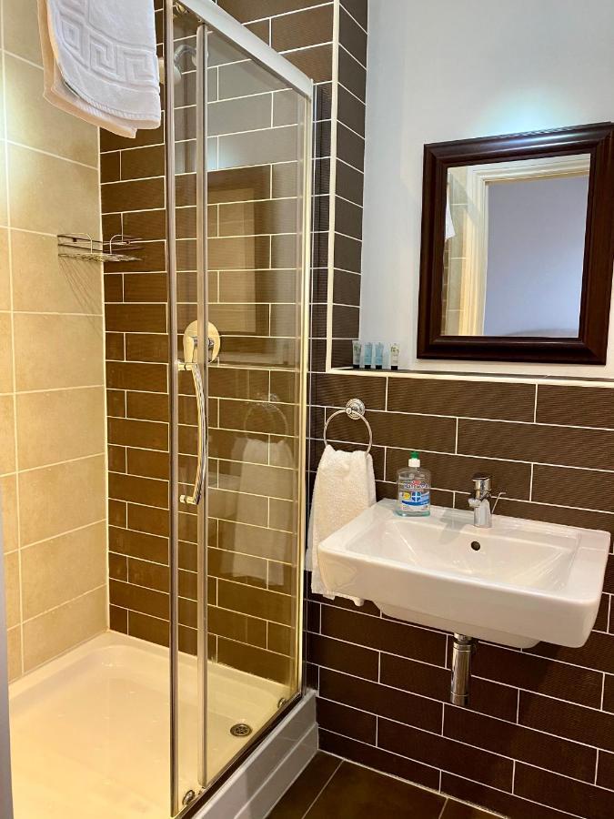 Churchill Two Bedroom Apartments With Free Parking And The Minster View 요크 외부 사진