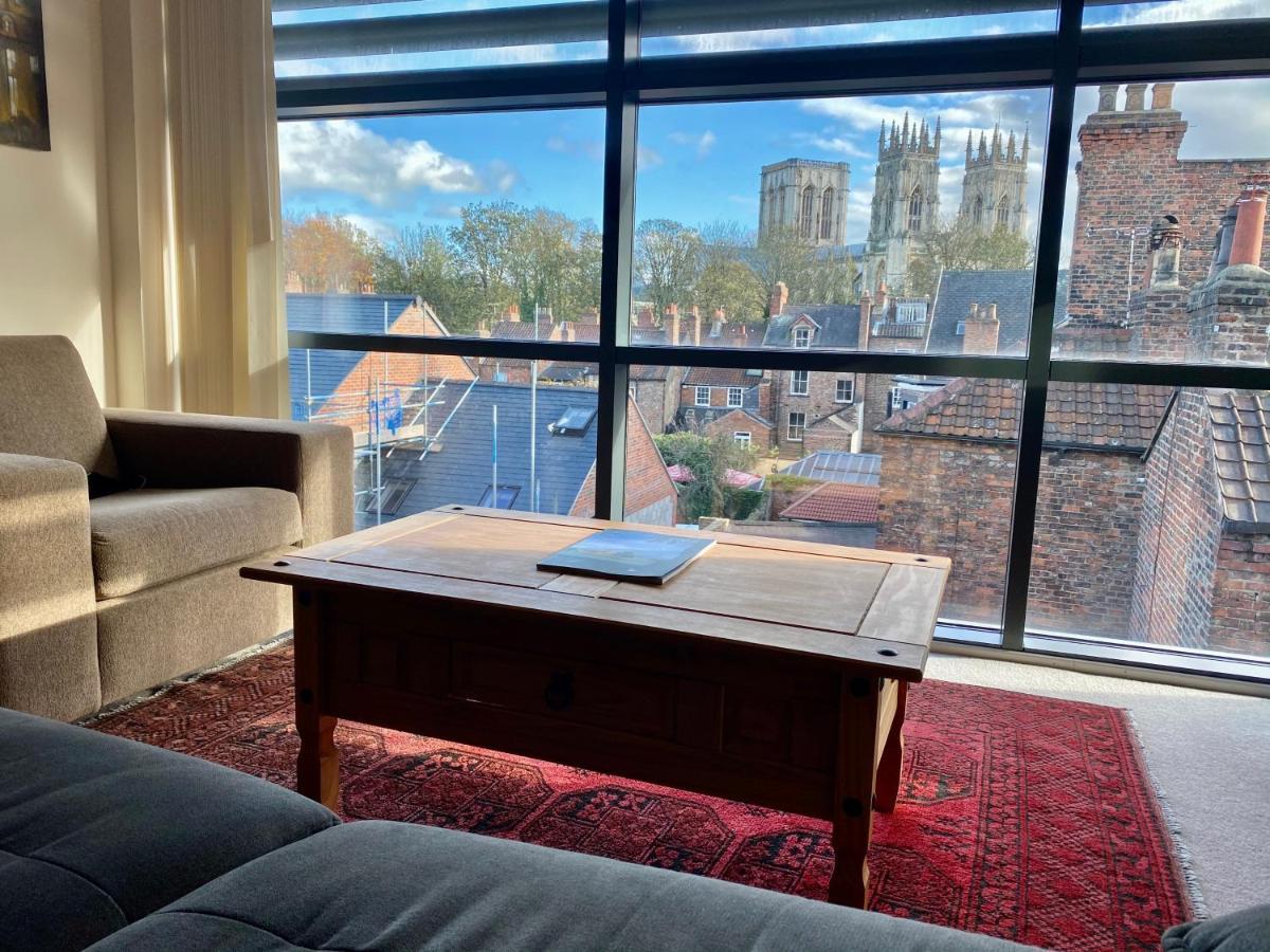 Churchill Two Bedroom Apartments With Free Parking And The Minster View 요크 외부 사진