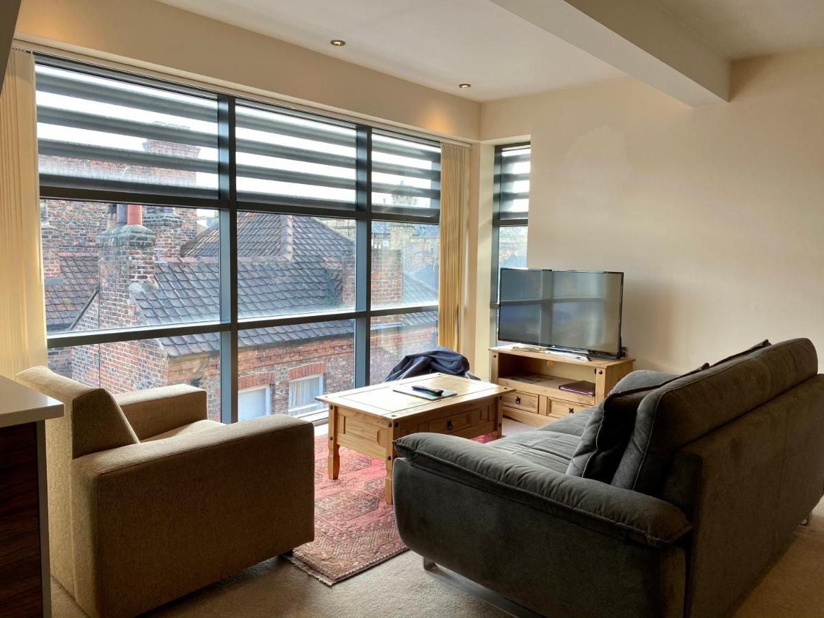 Churchill Two Bedroom Apartments With Free Parking And The Minster View 요크 외부 사진