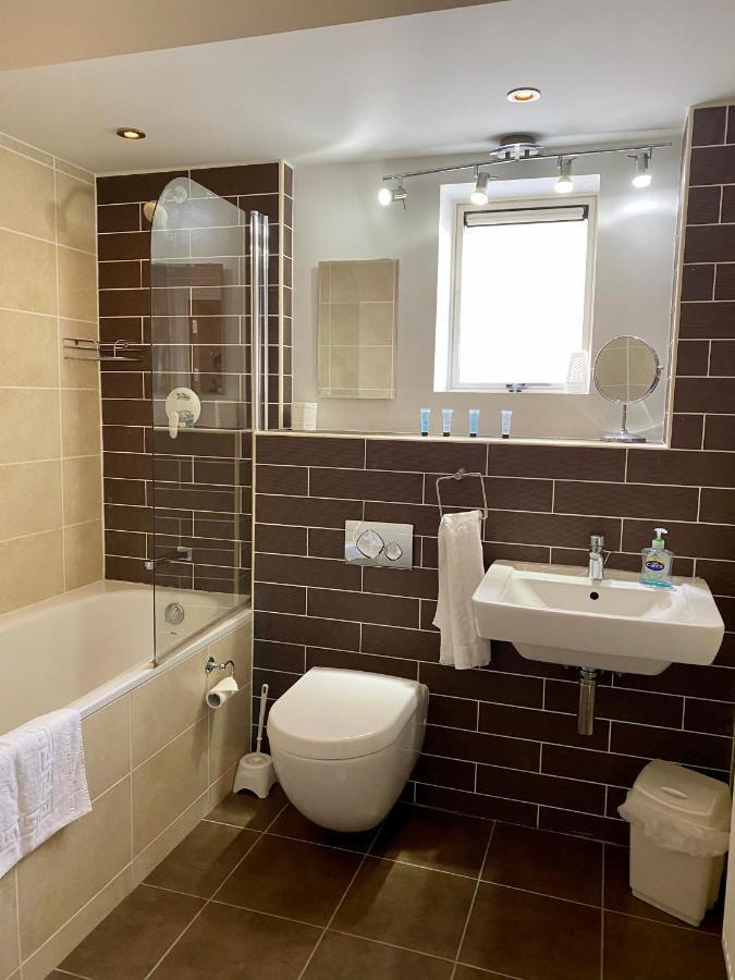 Churchill Two Bedroom Apartments With Free Parking And The Minster View 요크 외부 사진