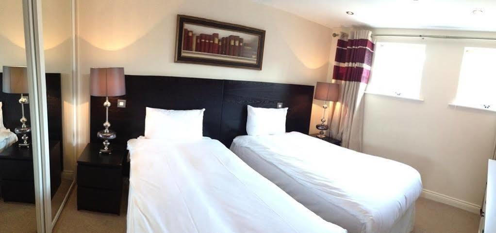 Churchill Two Bedroom Apartments With Free Parking And The Minster View 요크 외부 사진